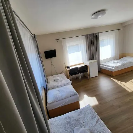 Restaurace A Vrtule Guest house 3*